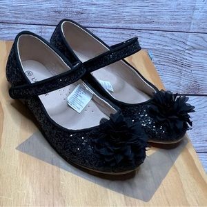 L’AMOUR BLACK GLITTER SHOES.